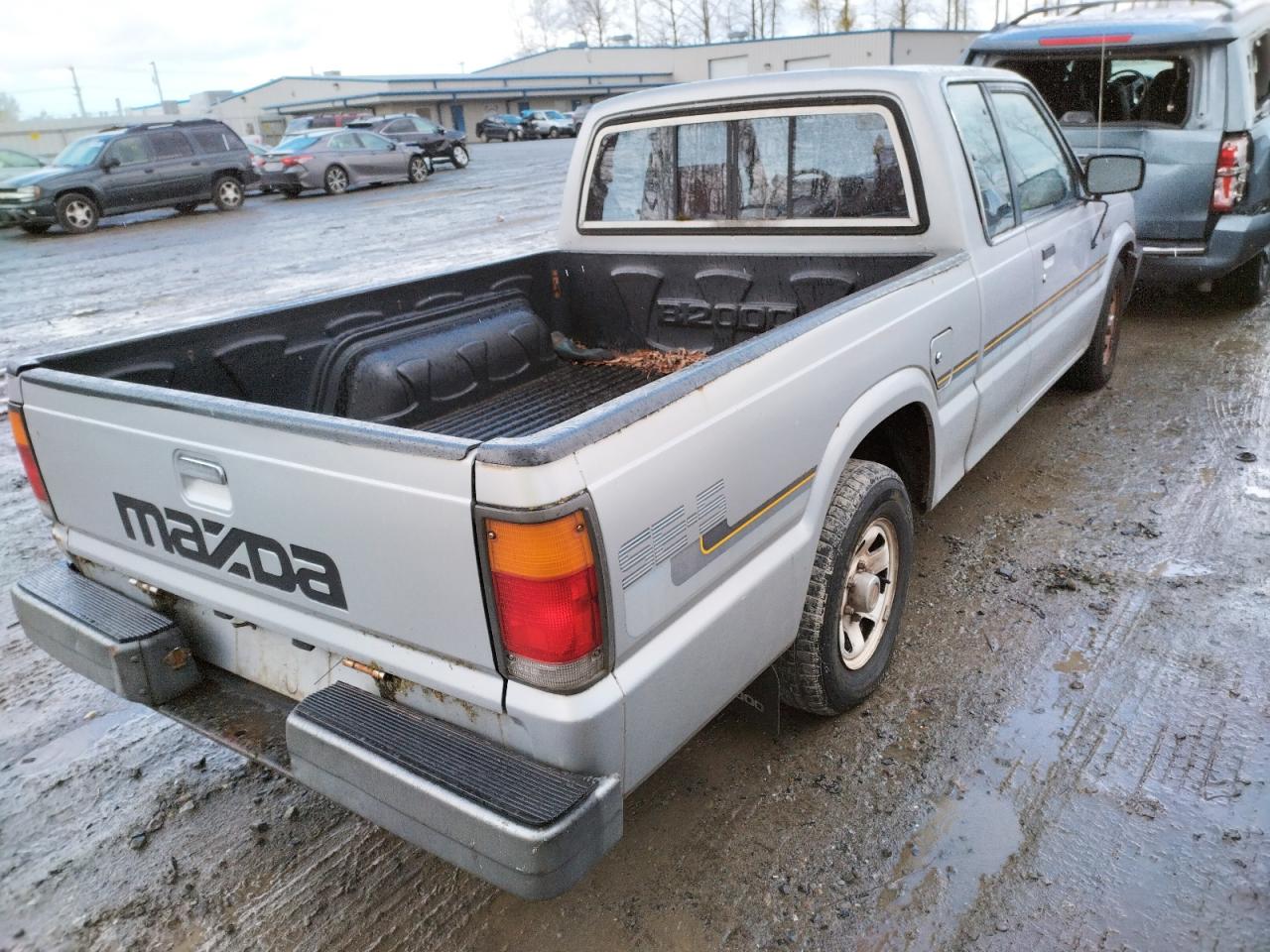 Photo 4 from auction – 1987 MAZDA B2000 CAB with VIN JM2UF3112H0505764