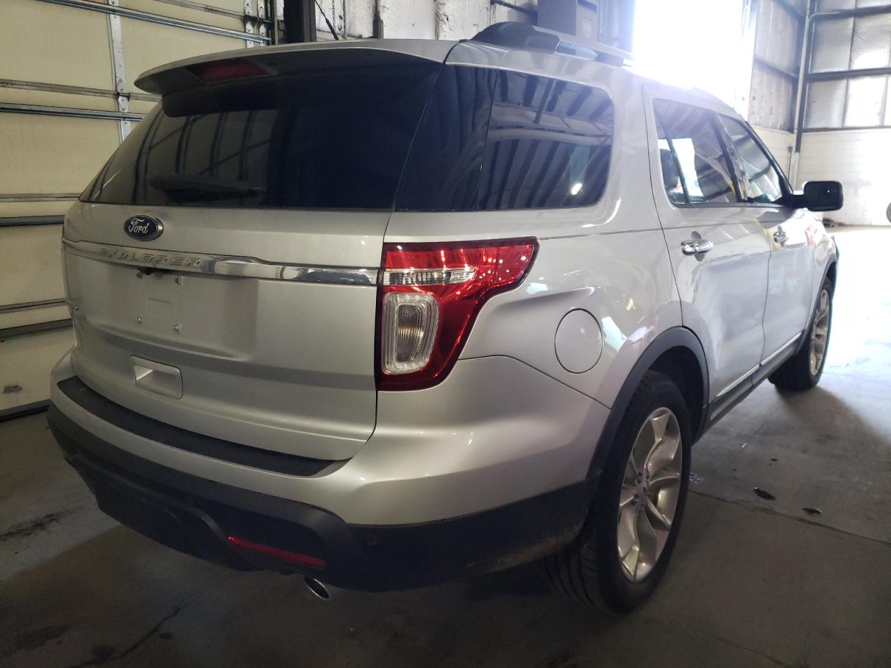 Photo 4 from auction – 2015 FORD EXPLORER L with VIN 1FM5K7F87FGC65483