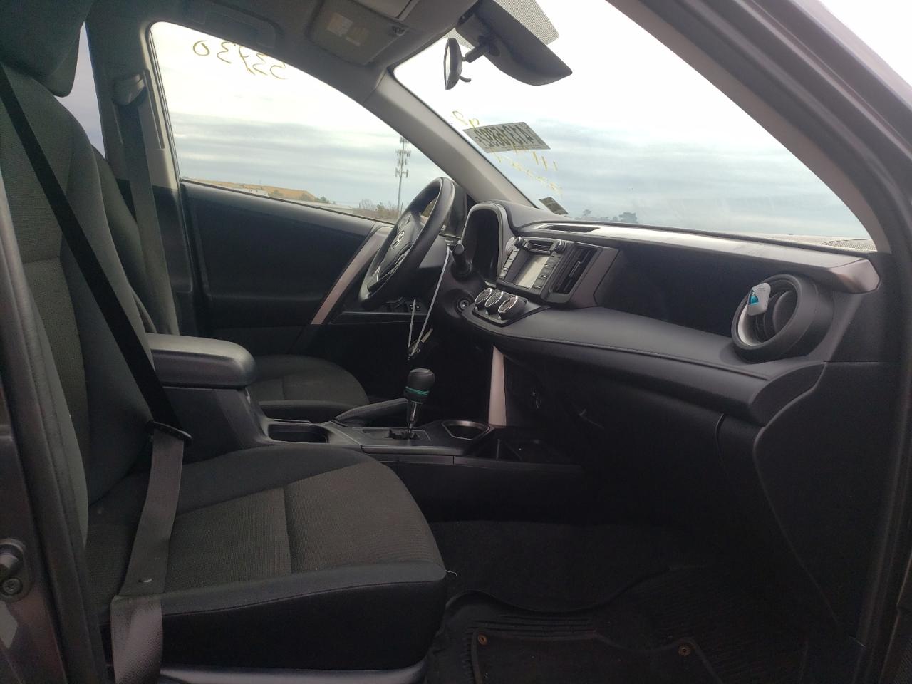 Photo 5 from auction – 2018 TOYOTA RAV4 LE with VIN JTMBFREV9JJ222807