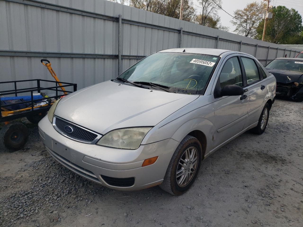 Photo 2 from auction – 2005 FORD FOCUS ZX4 with VIN 1FAFP34N65W117136
