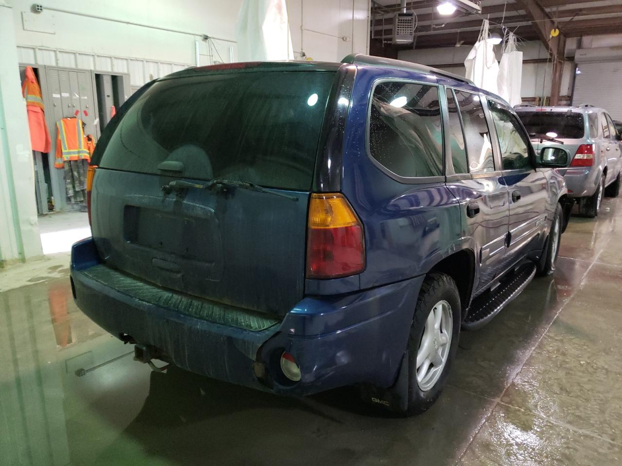 Photo 4 from auction – 2005 GMC ENVOY with VIN 1GKDT13S352297034