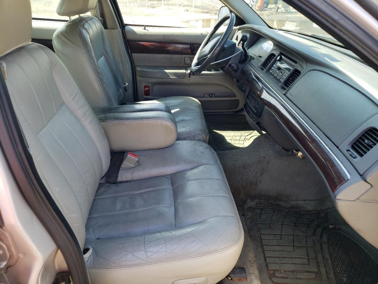 Photo 5 from auction – 2004 MERCURY GRAND MARQ with VIN 2MEFM75W64X634861