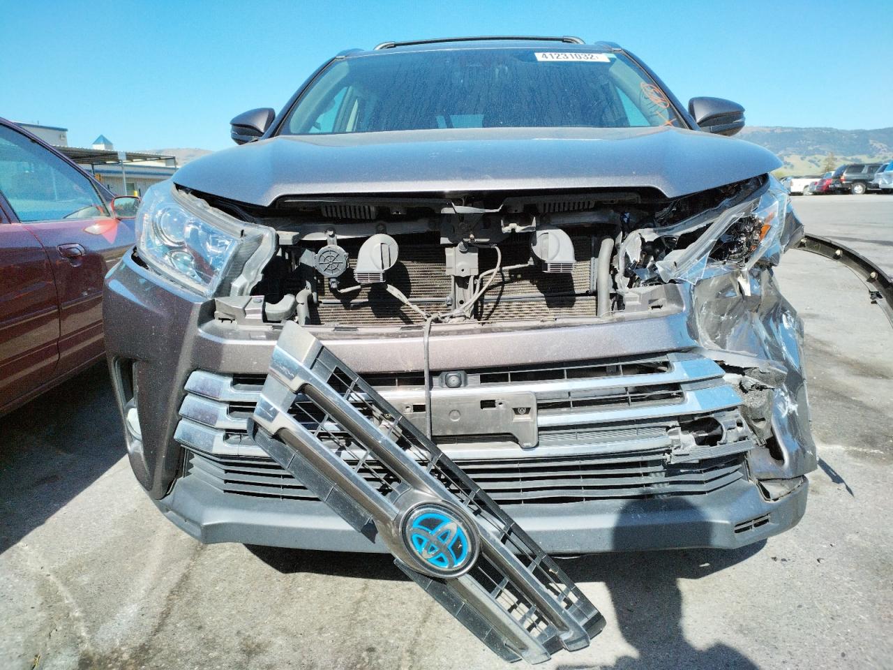 Photo 9 from auction – 2017 TOYOTA HIGHLANDER with VIN 5TDDGRFH8HS028376