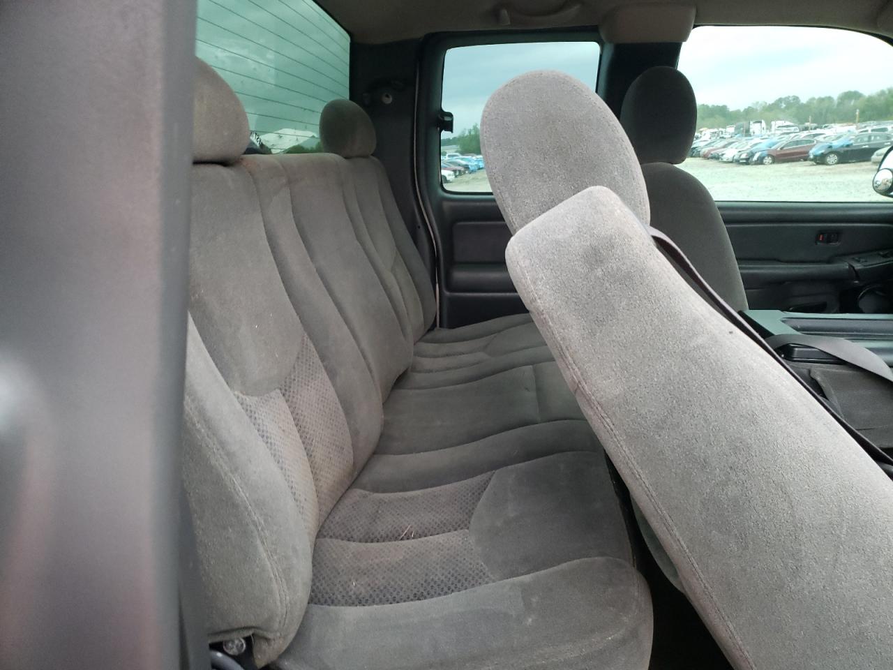 Photo 6 from auction – 2004 CHEVROLET SILVERADO with VIN 2GCEC19T641202657