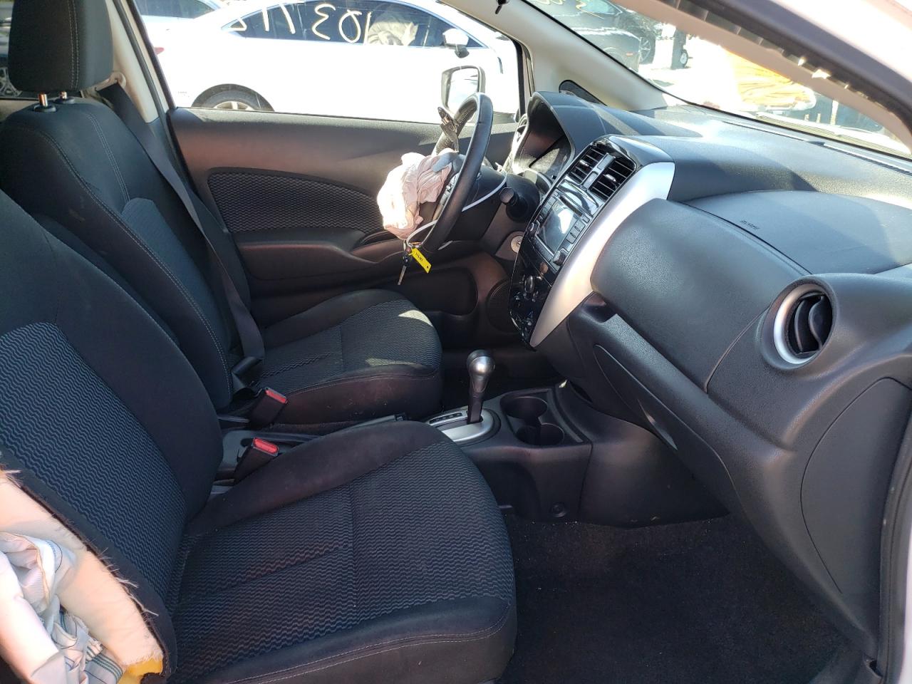 Photo 5 from auction – 2016 NISSAN VERSA NOTE with VIN 3N1CE2CP2GL376055