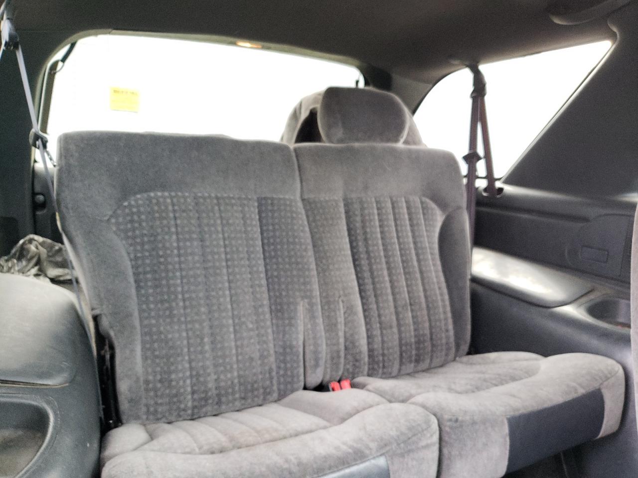 Photo 6 from auction – 2002 CHEVROLET BLAZER with VIN 1GNCT18W22K117371