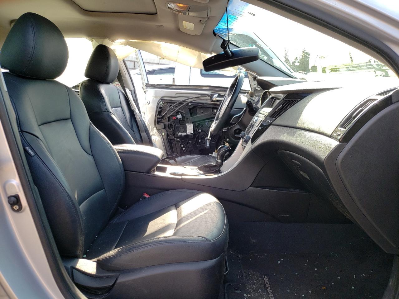 Photo 5 from auction – 2011 HYUNDAI SONATA SE with VIN 5NPEC4AB5BH293856