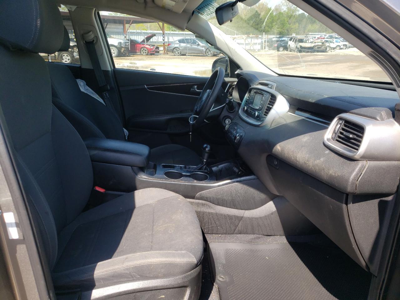 Photo 5 from auction – 2018 KIA SORENTO LX with VIN 5XYPG4A36JG424580