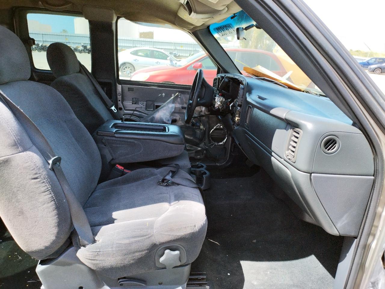 Photo 5 from auction – 2002 CHEVROLET SILVERADO with VIN 2GCEC19V121327791