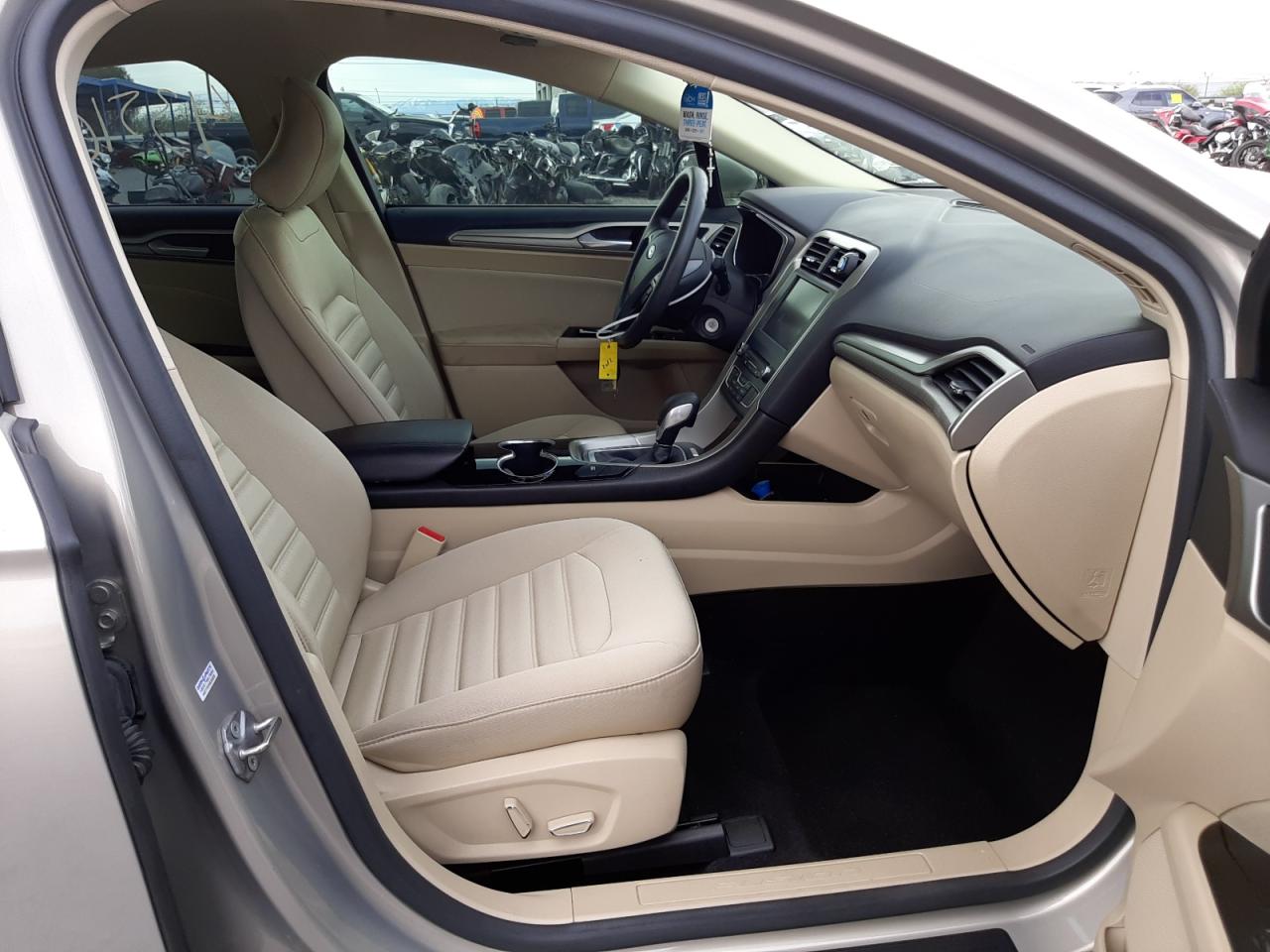 Photo 5 from auction – 2016 FORD FUSION SE with VIN 3FA6P0LUXGR187347