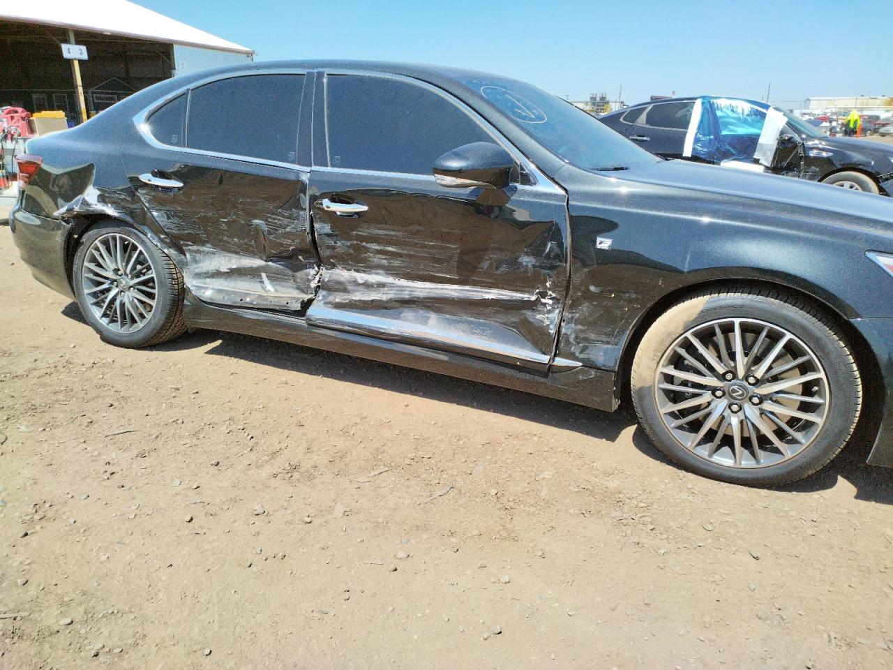 Photo 9 from auction – 2017 LEXUS LS 460 with VIN JTHCL5EF4H5028752