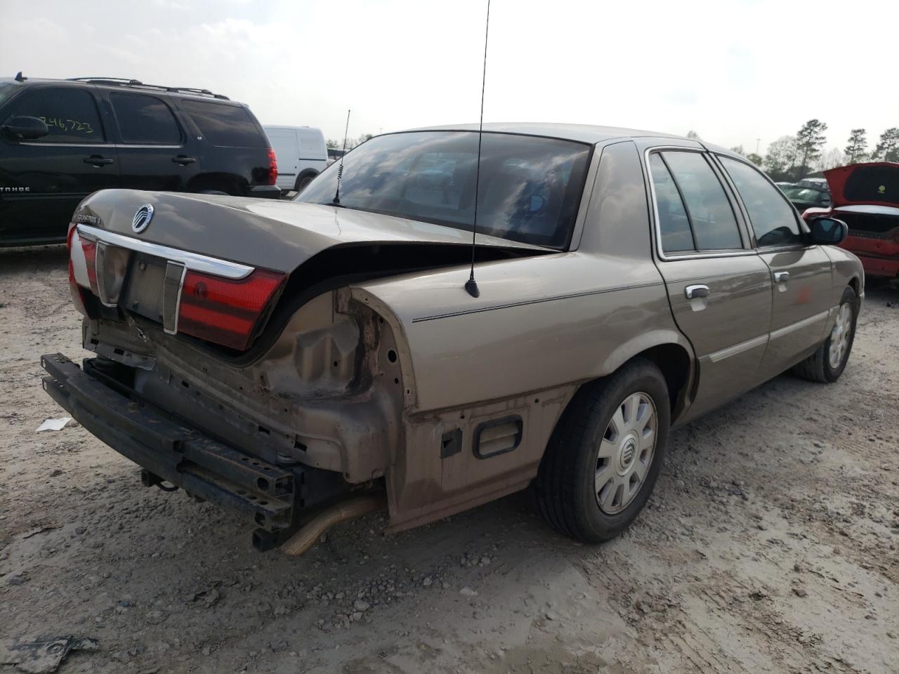 Photo 4 from auction – 2005 MERCURY GRAND MARQ with VIN 2MEFM75W15X660981