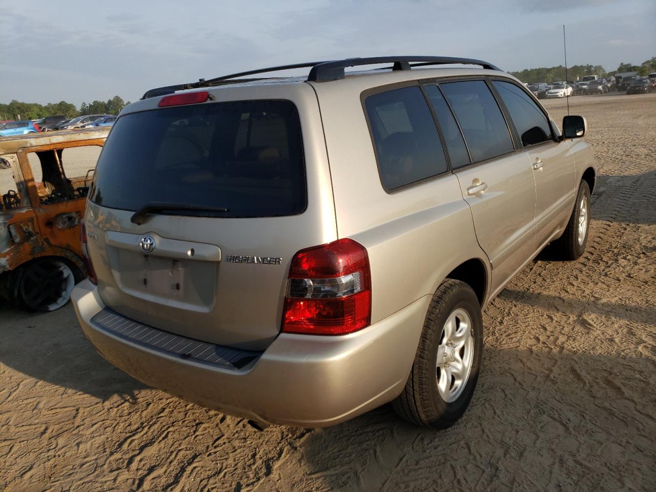 Photo 4 from auction – 2004 TOYOTA HIGHLANDER with VIN JTEGD21A940092779