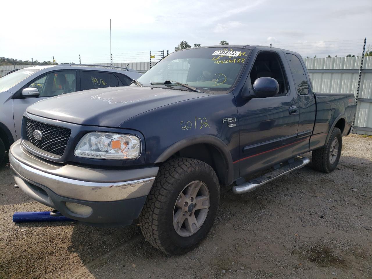 Photo 2 from auction – 2002 FORD F150 with VIN 1FTRX18L02NA79960
