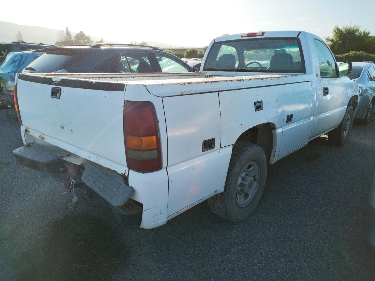 Photo 4 from auction – 2000 CHEVROLET SILVERADO with VIN 1GBGC24U5YZ291234