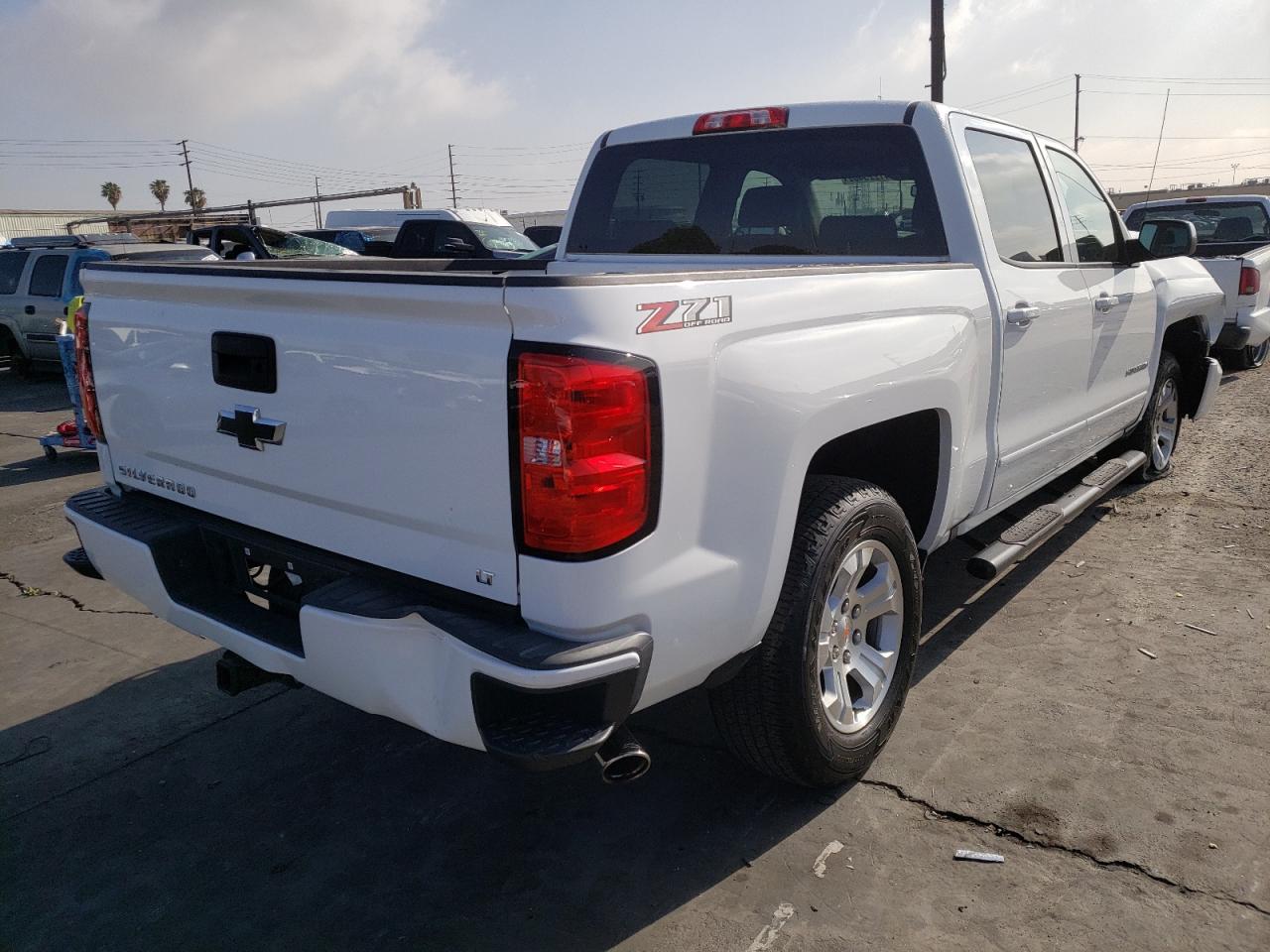 Photo 4 from auction – 2018 CHEVROLET SILVERADO with VIN 3GCUKREC8JG433730