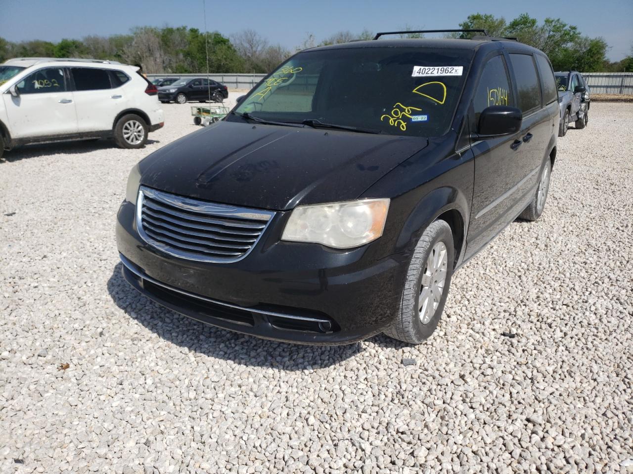 Photo 2 from auction – 2014 CHRYSLER TOWN & COU with VIN 2C4RC1BG1ER207279