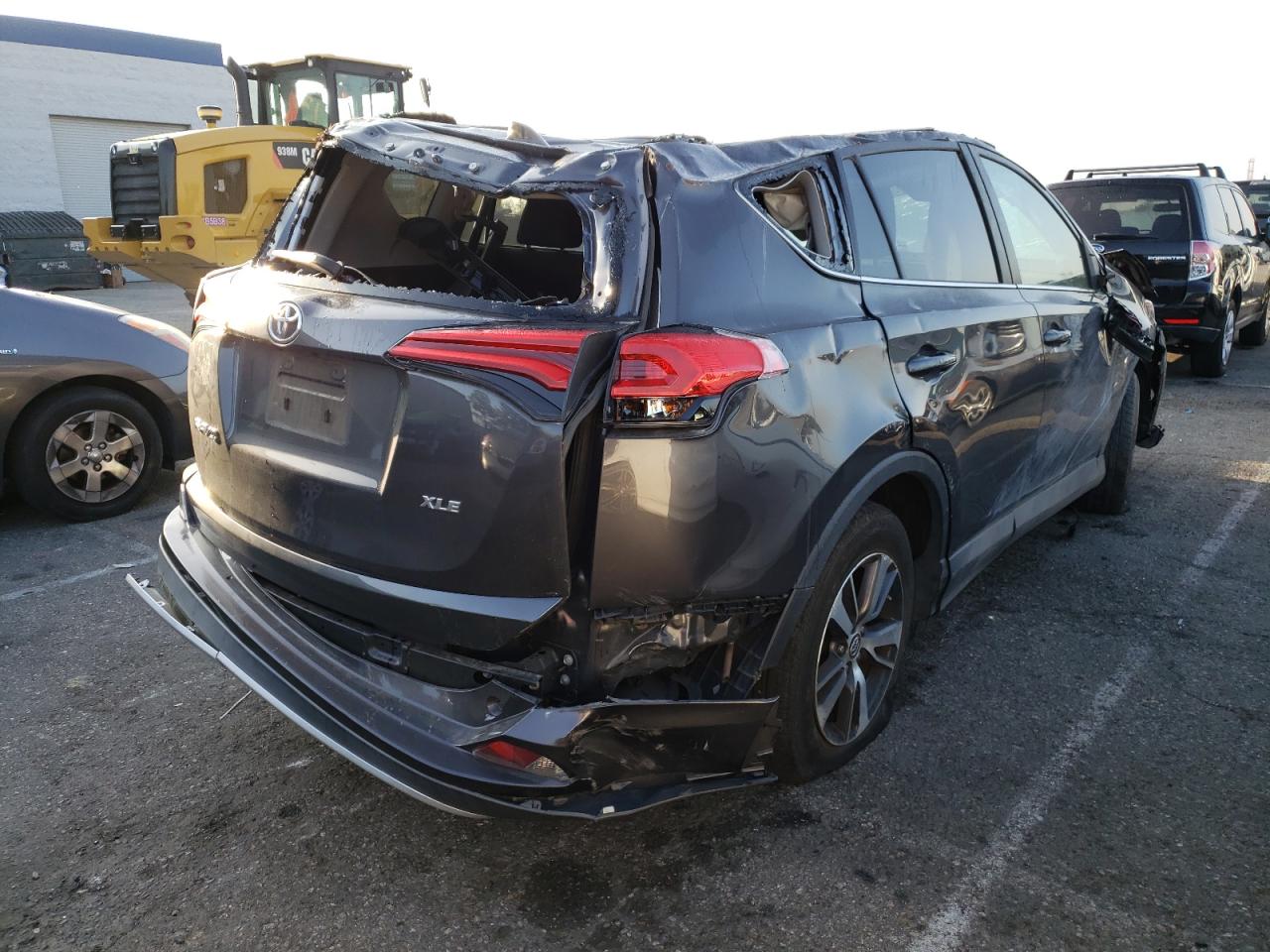 Photo 4 from auction – 2016 TOYOTA RAV4 XLE with VIN 2T3WFREV8GW235091