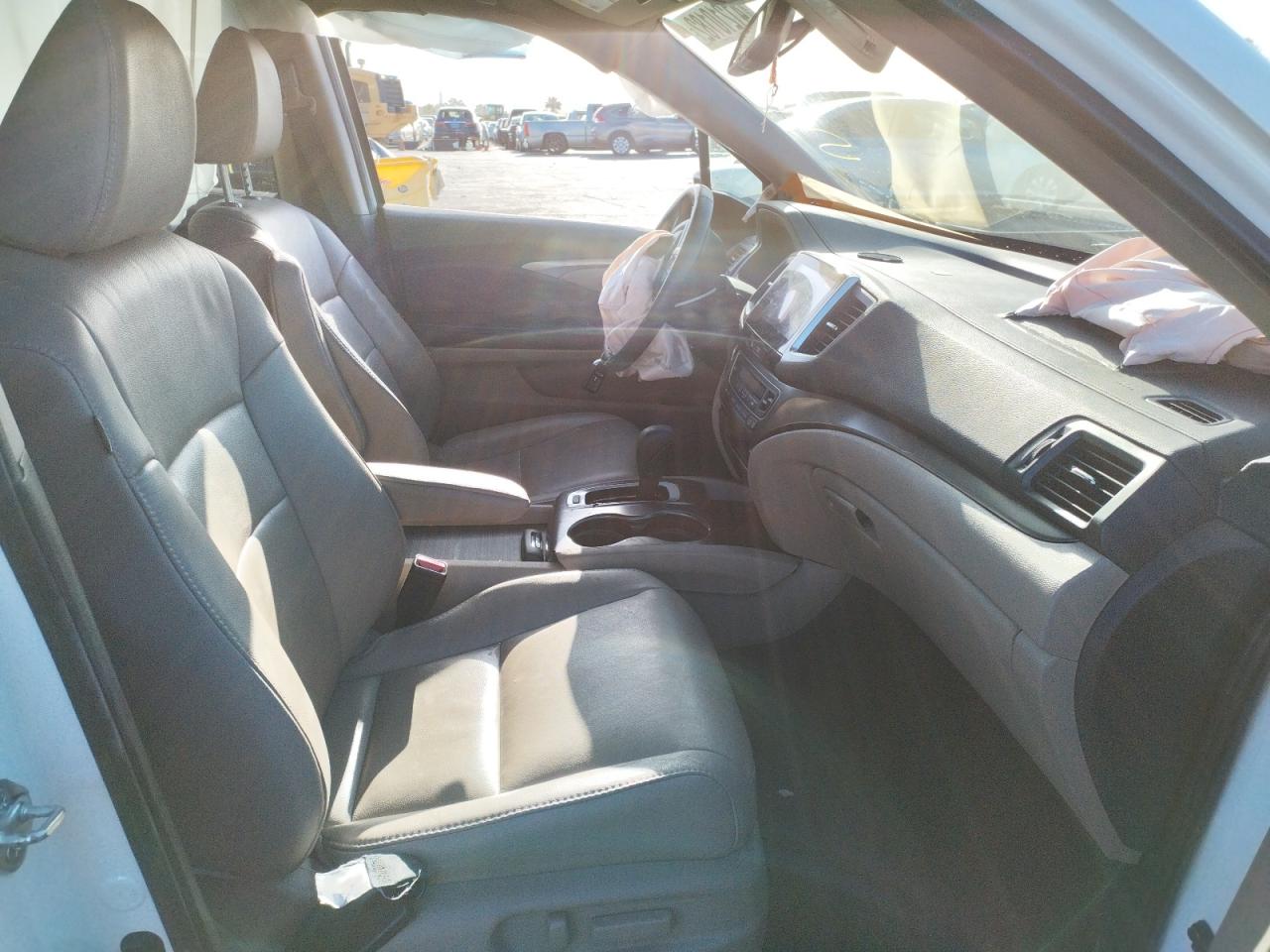 Photo 5 from auction – 2017 HONDA PILOT EXL with VIN 5FNYF5H5XHB033258