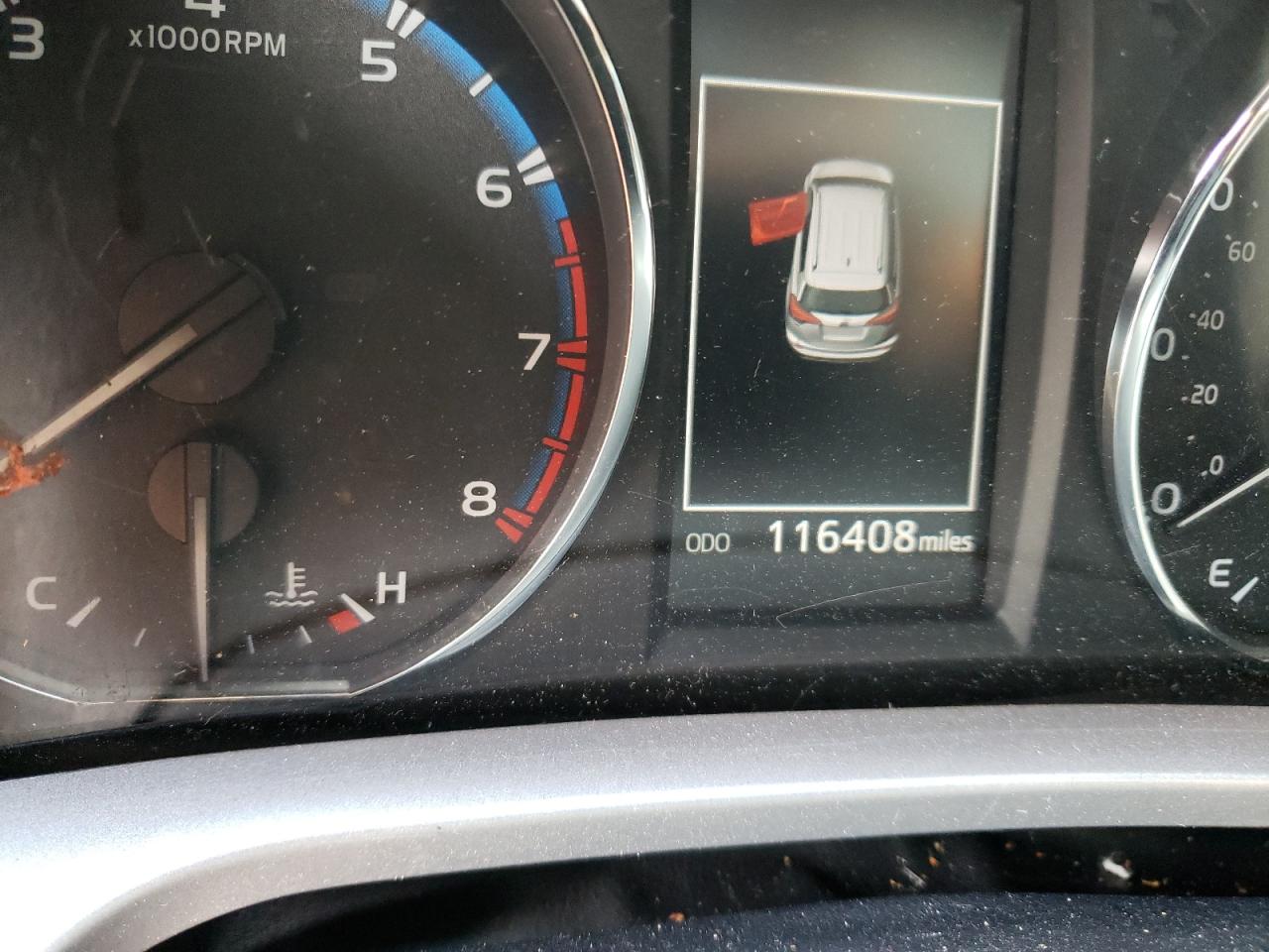 Photo 8 from auction – 2016 TOYOTA RAV4 XLE with VIN JTMWFREV8GD081947