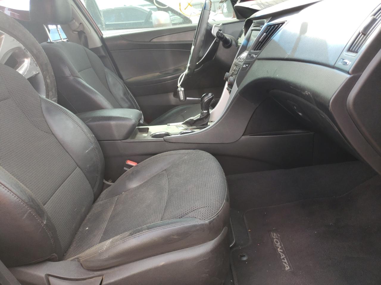 Photo 5 from auction – 2011 HYUNDAI SONATA SE with VIN 5NPEC4AB2BH316753