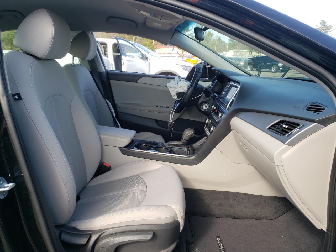 Photo 5 from auction – 2019 HYUNDAI SONATA SE with VIN 5NPE24AF4KH765955