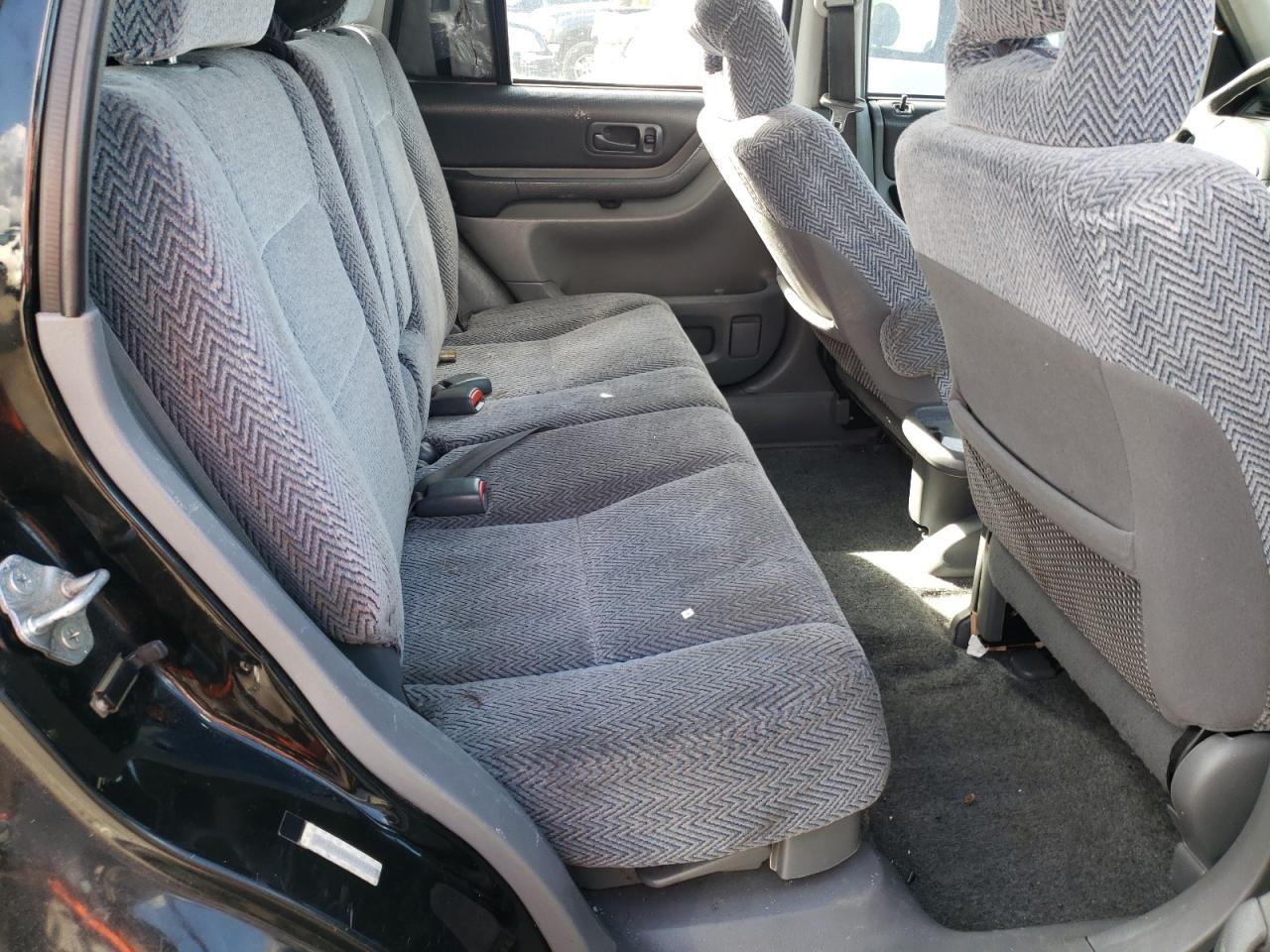 Photo 6 from auction – 1998 HONDA CR-V EX with VIN JHLRD1860WC033231