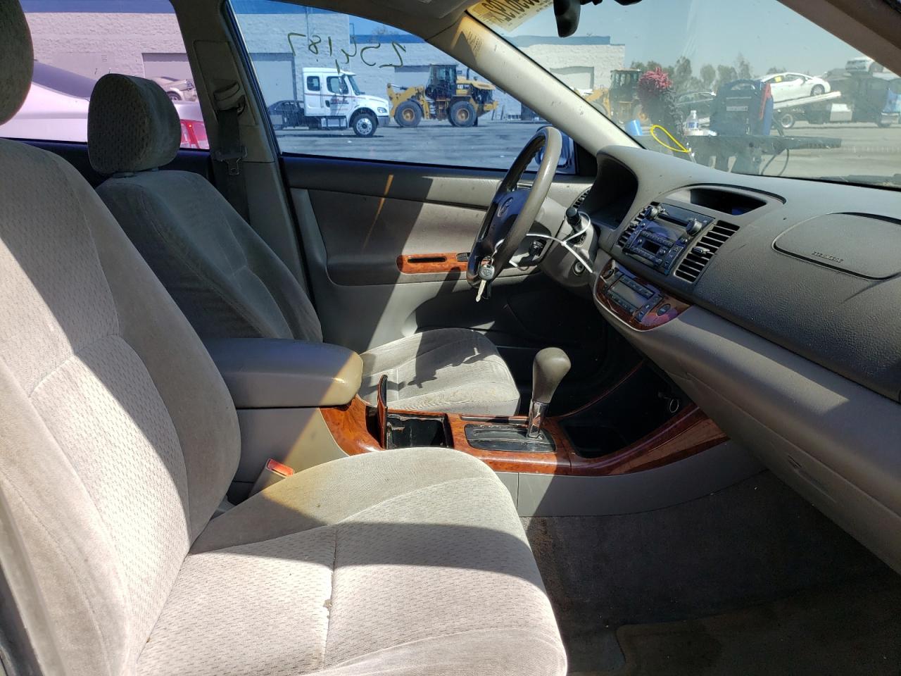 Photo 5 from auction – 2003 TOYOTA CAMRY LE with VIN JTDBE32K830168743