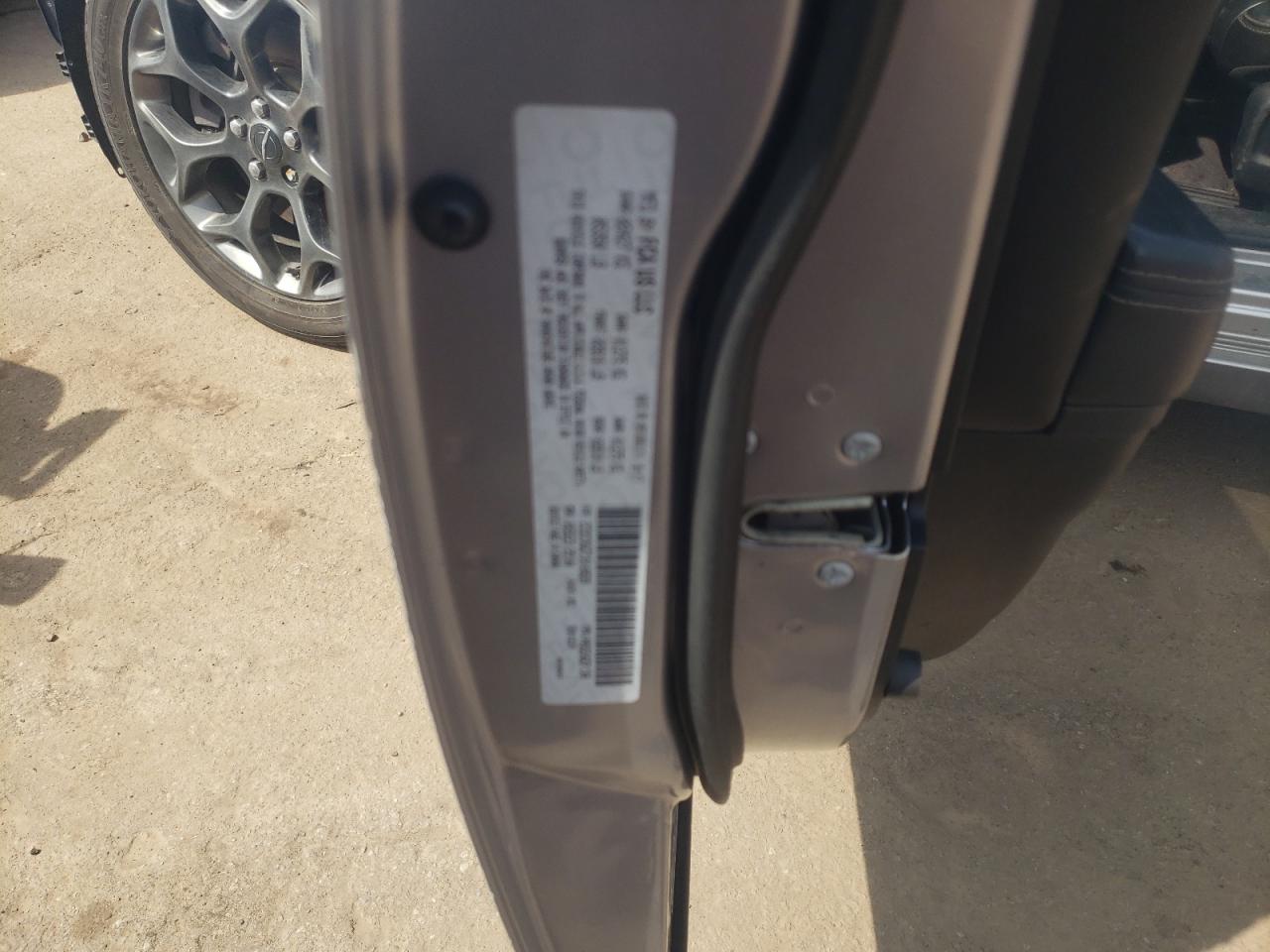 Photo 10 from auction – 2018 CHRYSLER 300 S with VIN 2C3CCAGG7JH149620