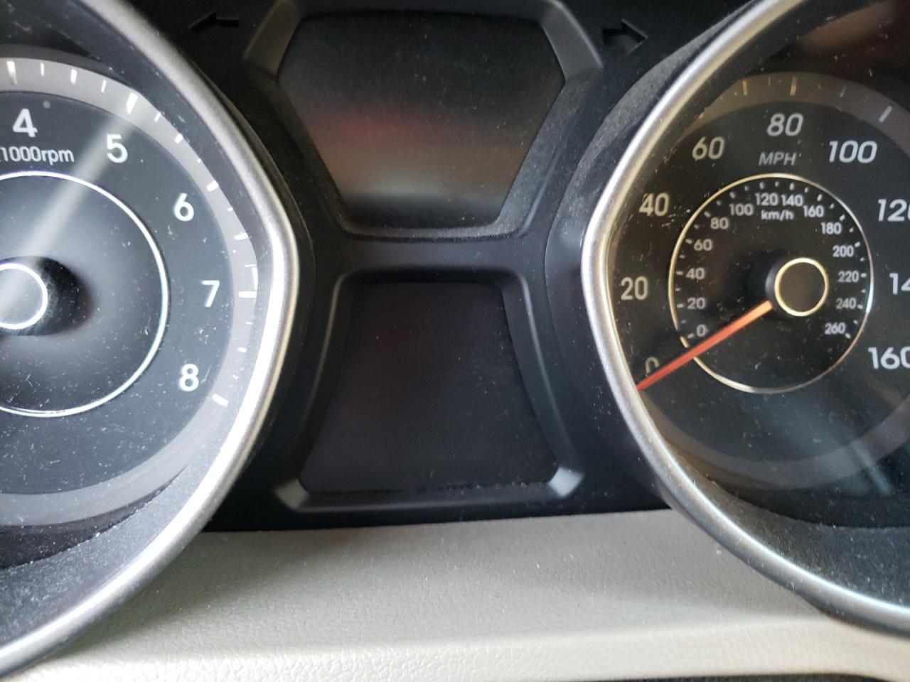 Photo 8 from auction – 2016 HYUNDAI ELANTRA SE with VIN 5NPDH4AE3GH760710