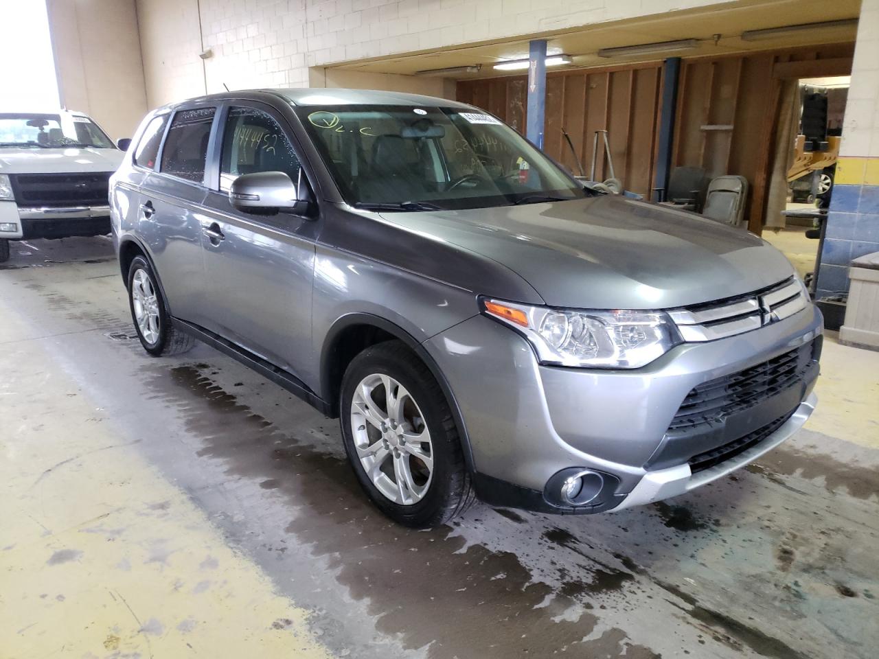 MITSUBISHI OUTLANDER 2015 with VIN JA4AD3A33FZ004500 - Photo from auction