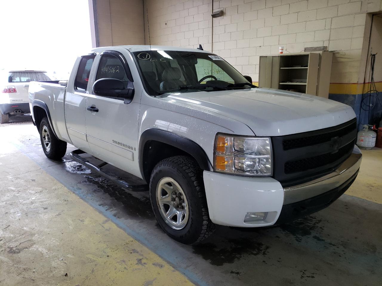 CHEVROLET SILVERADO 2008 with VIN 2GCEK19J381272253 - Photo from auction