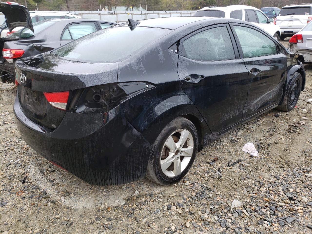 Photo 4 from auction – 2012 HYUNDAI ELANTRA GL with VIN 5NPDH4AE3CH101780