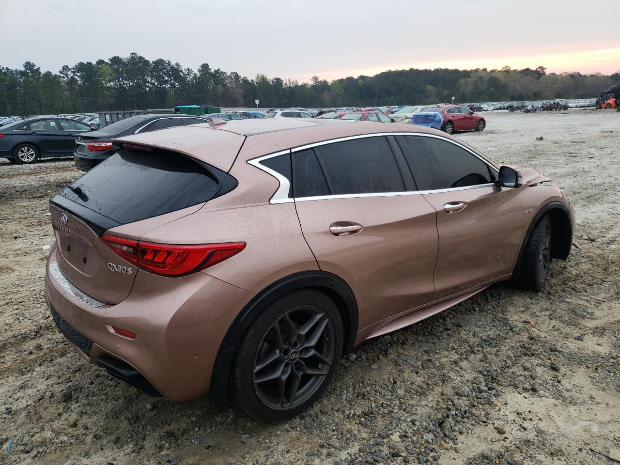 Photo 4 from auction – 2017 INFINITI QX30 BASE with VIN SJKCH5CP6HA024561