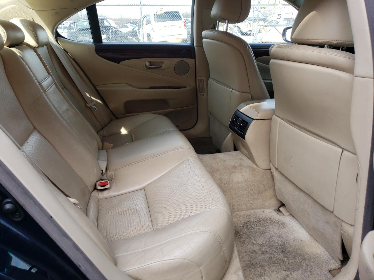Photo 6 from auction – 2010 LEXUS LS 460 with VIN JTHCL5EF1A5005368