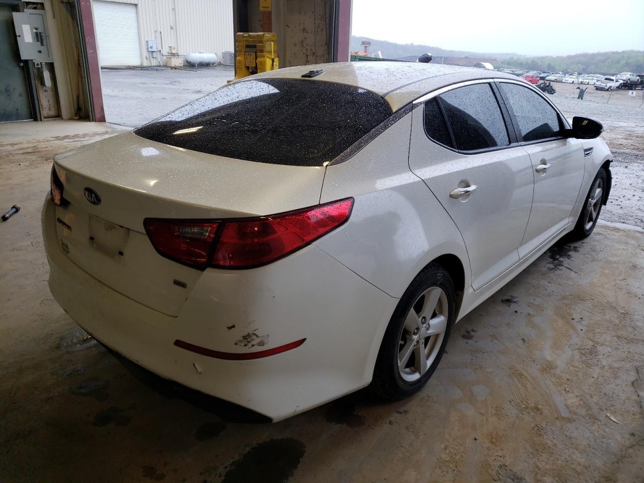 Photo 4 from auction – 2015 KIA OPTIMA LX with VIN KNAGM4A74F5597166