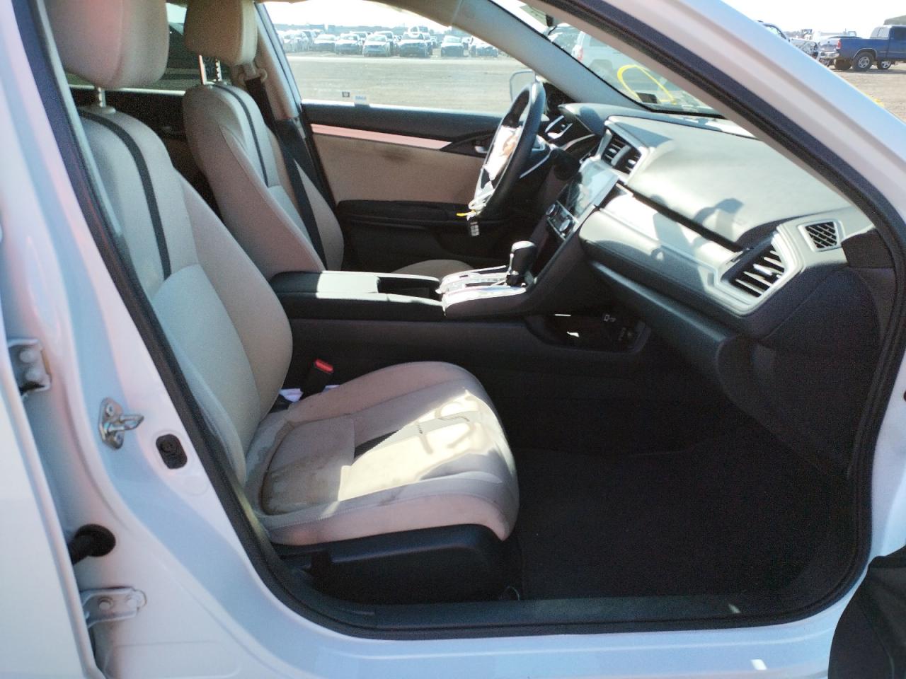 Photo 5 from auction – 2016 HONDA CIVIC EX with VIN 2HGFC2F73GH563665