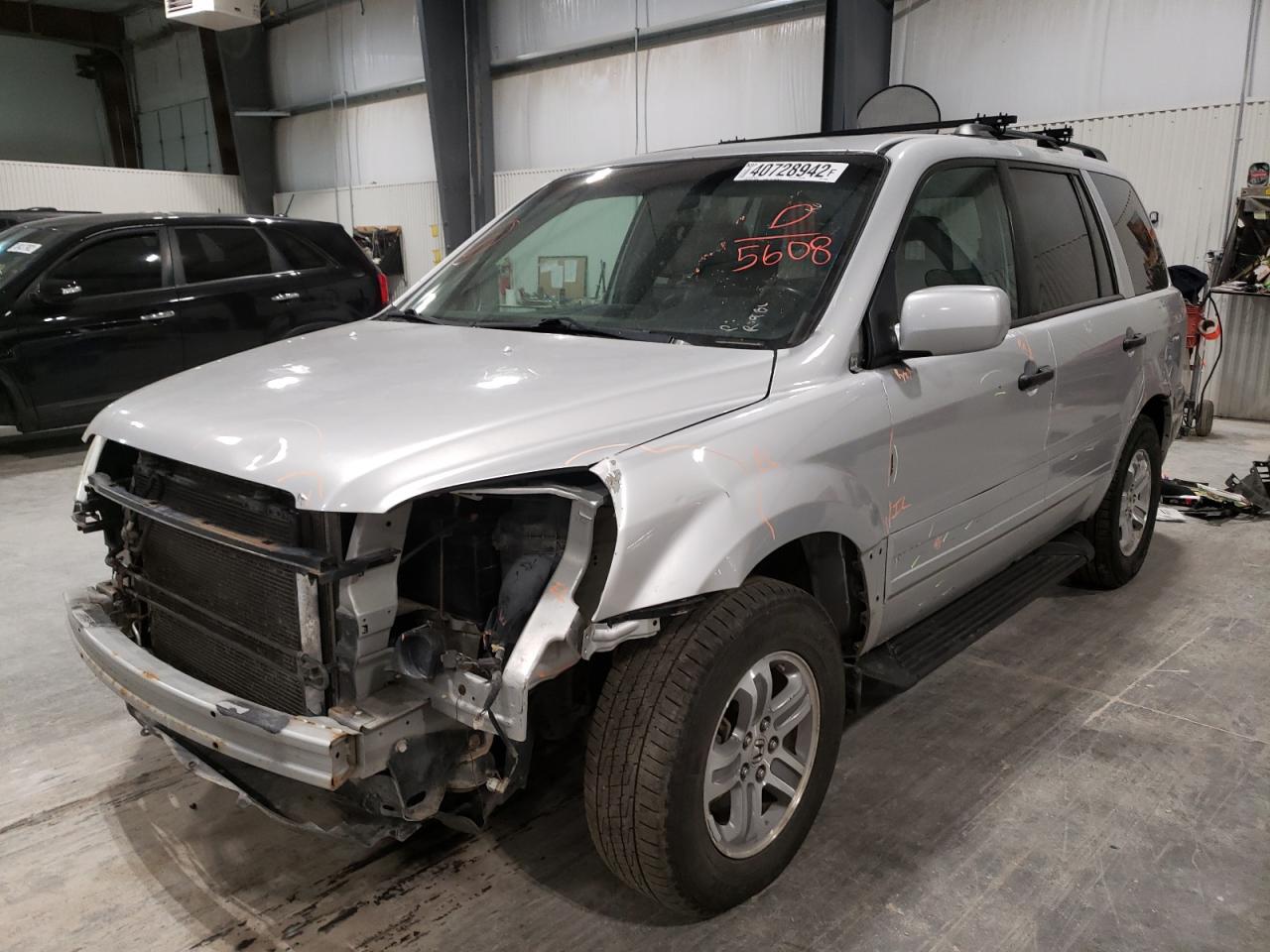 Photo 2 from auction – 2005 HONDA PILOT EXL with VIN 2HKYF18685H525608