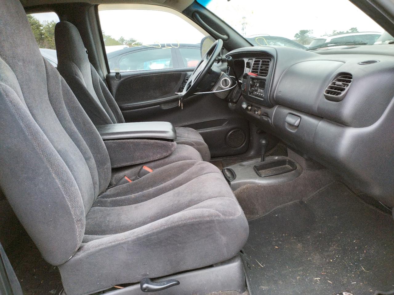 Photo 5 from auction – 2000 DODGE DAKOTA with VIN 1B7GG22X2YS705950