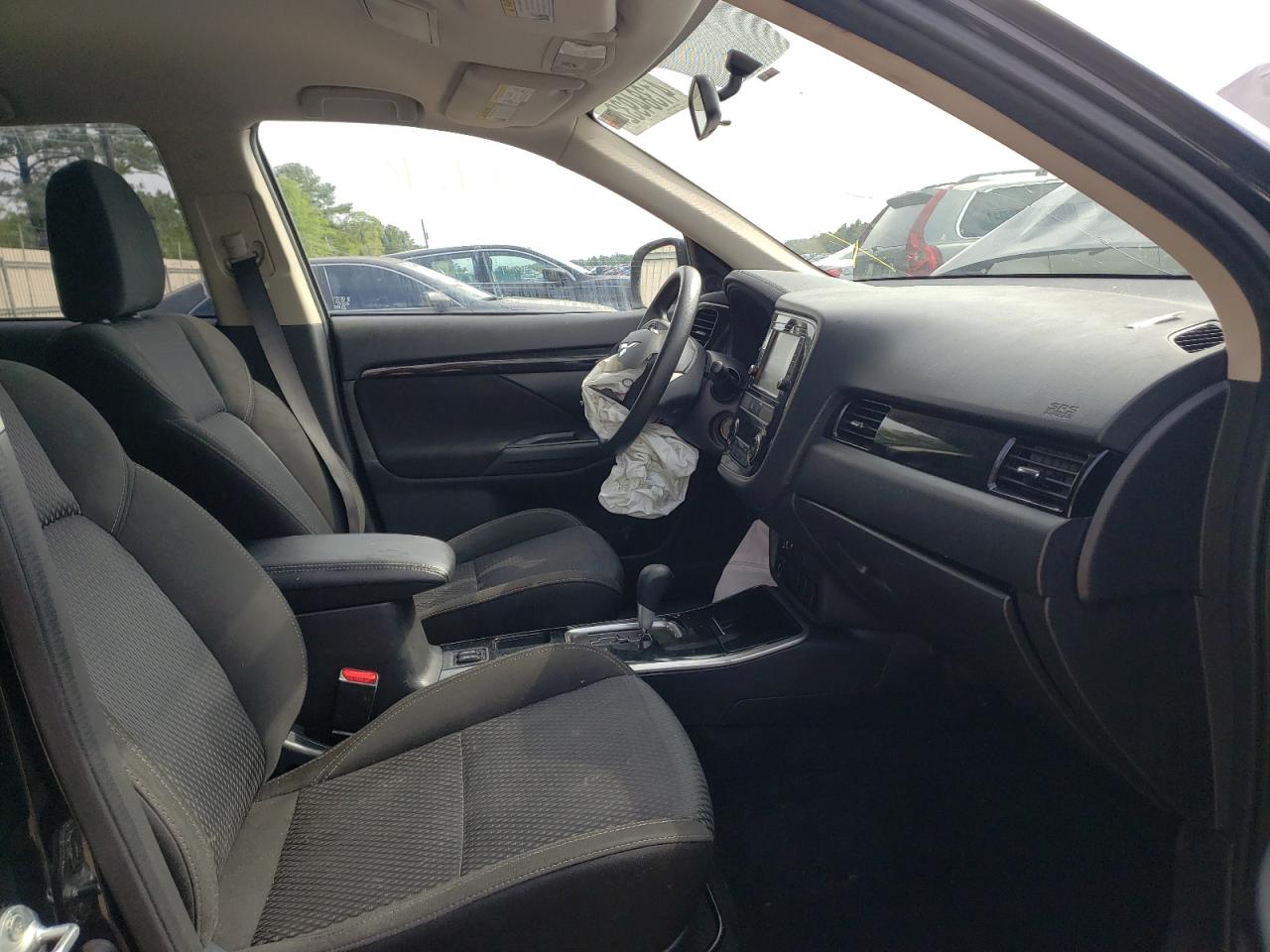 Photo 5 from auction – 2019 MITSUBISHI OUTLANDER with VIN JA4AD2A39KZ014713