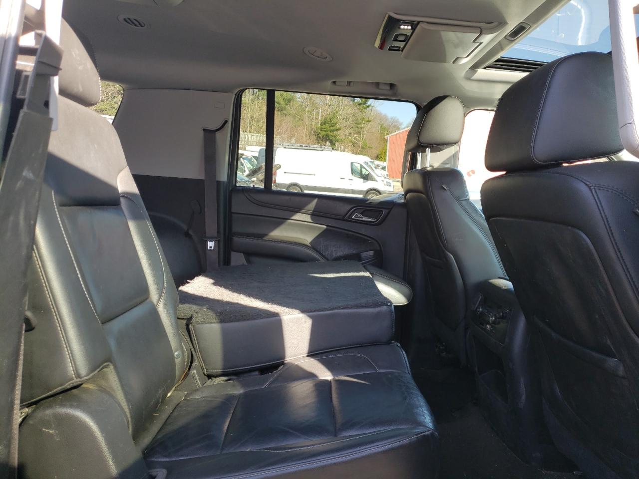 Photo 6 from auction – 2015 CHEVROLET SUBURBAN K with VIN 1GNSKJKC2FR615192