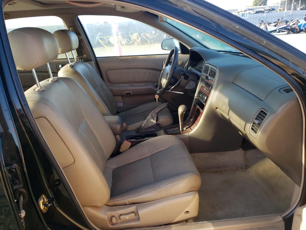 Photo 5 from auction – 1998 INFINITI I30 with VIN JNKCA21A7WT632724