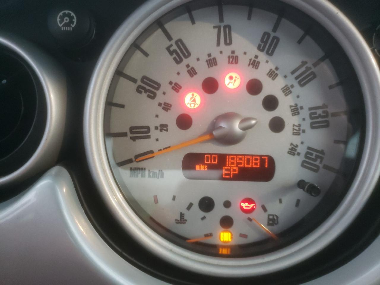 Photo 8 from auction – 2002 MINI COOPER with VIN WMWRC33422TE12047