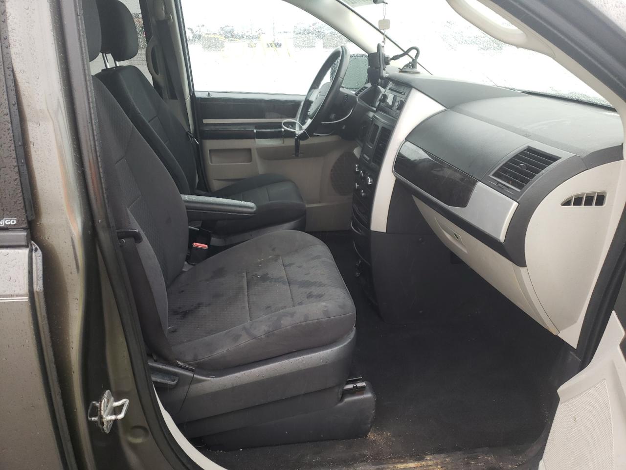 Photo 5 from auction – 2010 DODGE GRAND CARA with VIN 2D4RN5D14AR403126