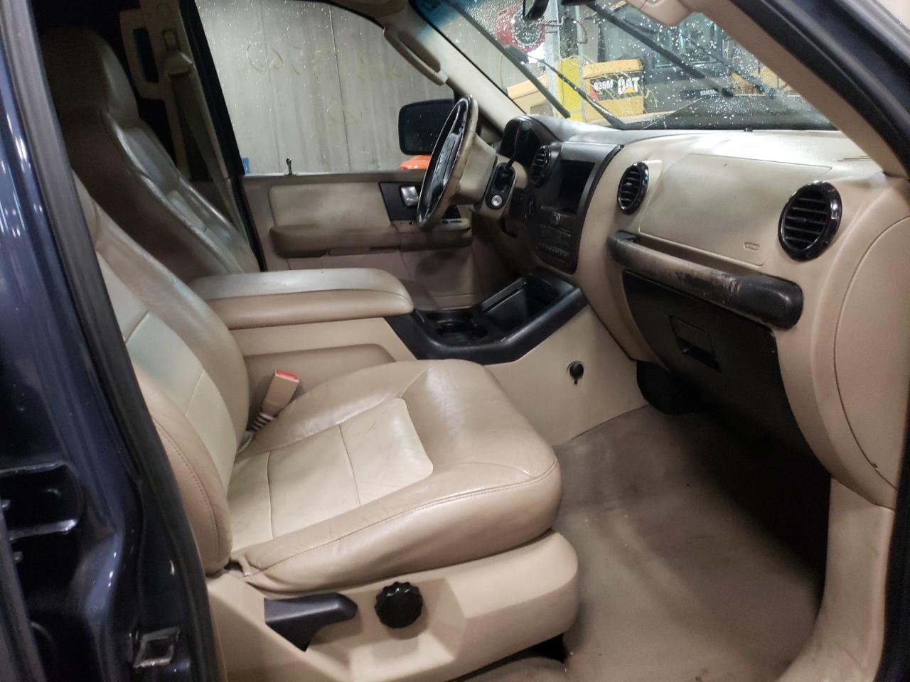 Photo 5 from auction – 2003 FORD EXPEDITION with VIN 1FMPU18LX3LA28622