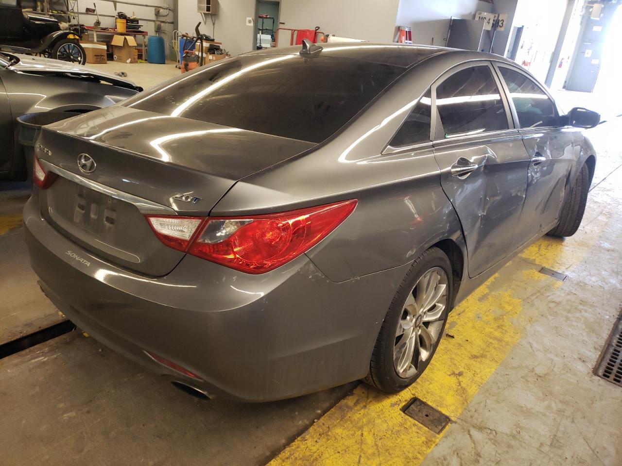 Photo 4 from auction – 2011 HYUNDAI SONATA SE with VIN 5NPEC4AB3BH280040