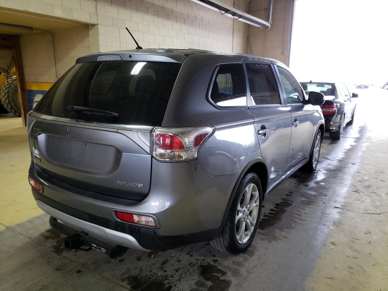 Photo 4 from auction – 2015 MITSUBISHI OUTLANDER with VIN JA4AD3A33FZ004500