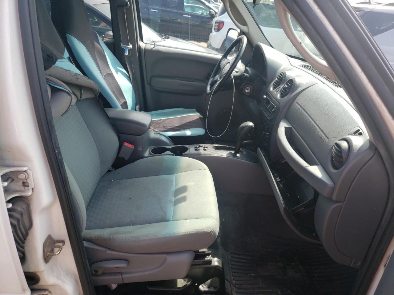 Photo 5 from auction – 2005 JEEP LIBERTY with VIN 1J4GL48K55W590097