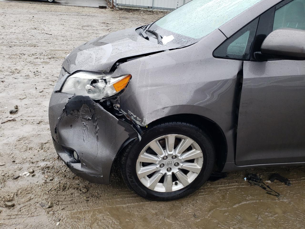 Photo 9 from auction – 2011 TOYOTA SIENNA XLE with VIN 5TDDK3DC3BS017683