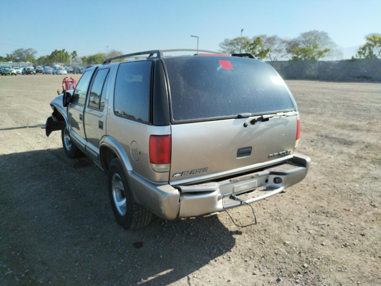 Photo 10 from auction – 2000 CHEVROLET BLAZER with VIN 1GNCS13W3Y2282526